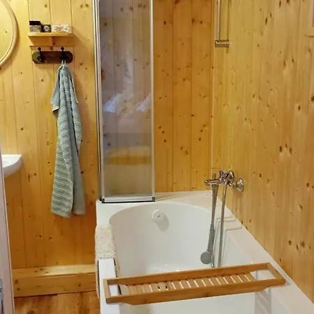 Semesterbostad Maringotka Na Hornim Konci *