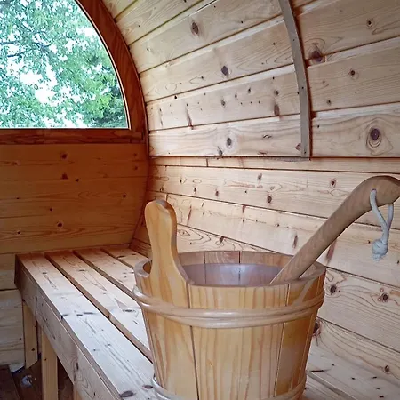 Semesterbostad Maringotka Na Hornim Konci